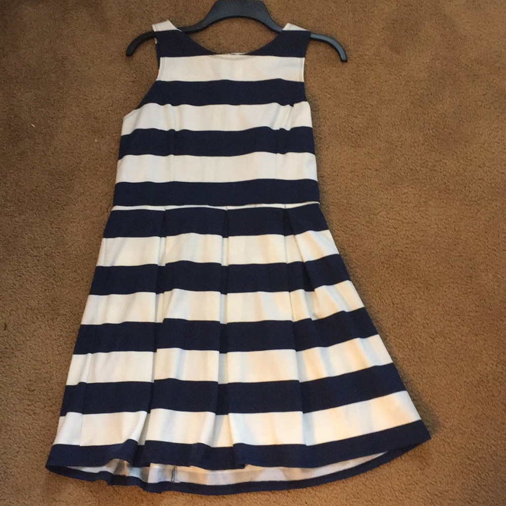 cream+ navy dress.